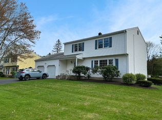 27 Kennedy Rd, Windsor, CT 06095
