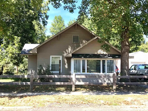 1315 W Monroe St, Herrin, IL 62948