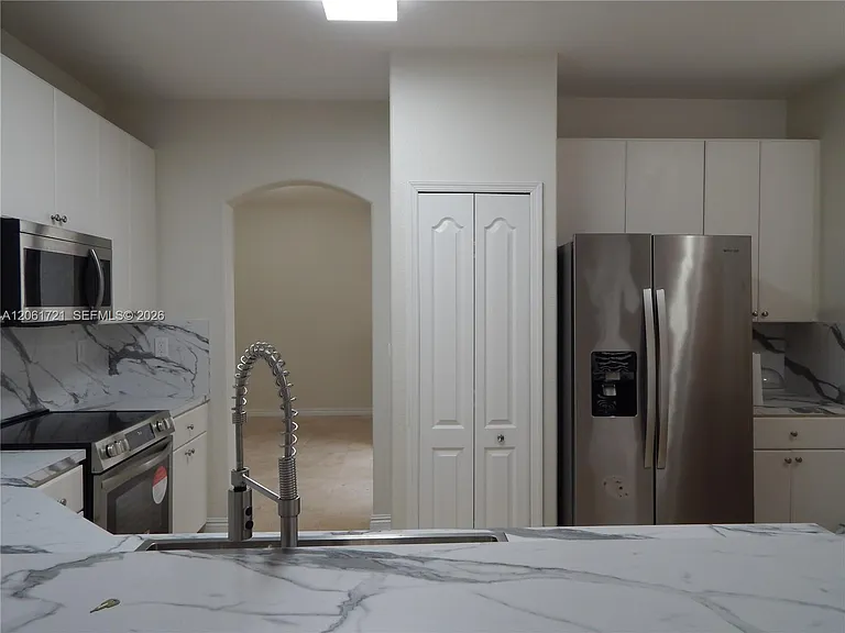 320 SW 87th Ct — Photo 11