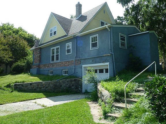 5th image of 502 Douglas St