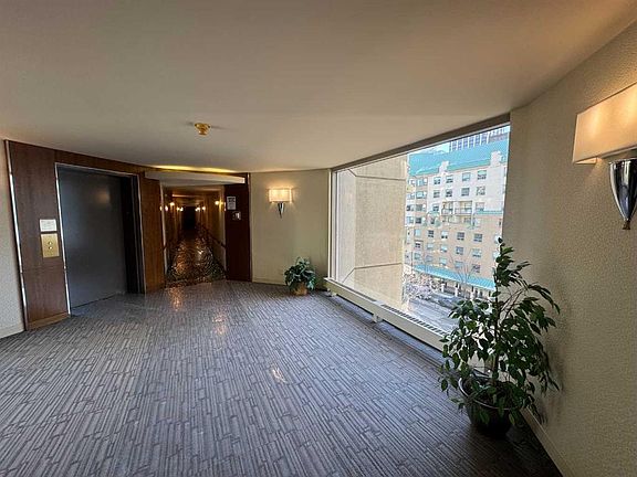 4th image of 804 S 3rd Ave SW #609