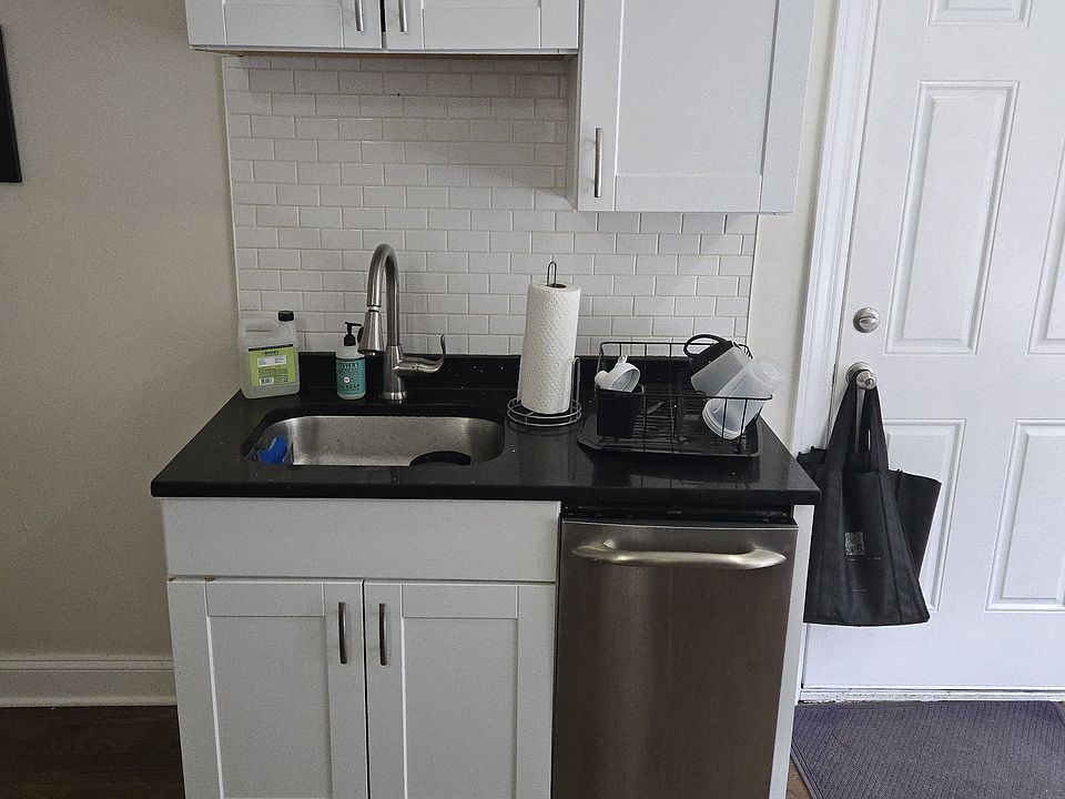 1st image of 3819 N Greenview Ave APT 3s