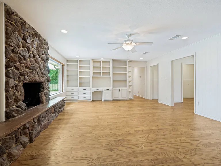 Living room with beautiful engineered hardwood floors.