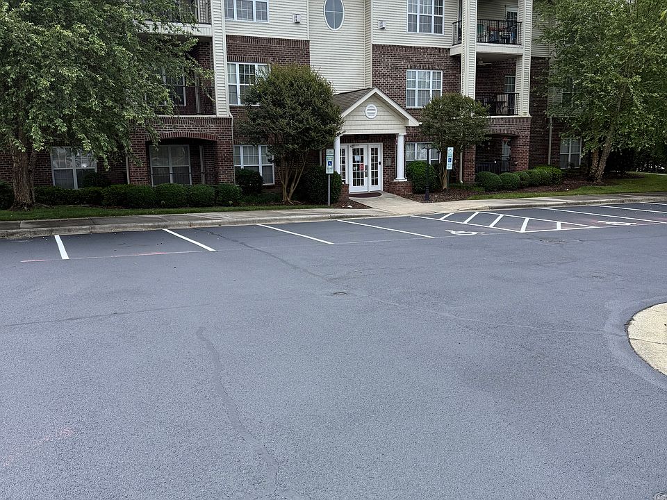 1st image of 200 Lennox Dr Unit 1A