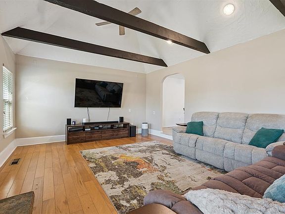 2nd image of 3257 Raintree Rd