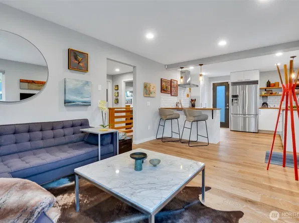 9439 21st Avenue SW, Seattle, WA 98106