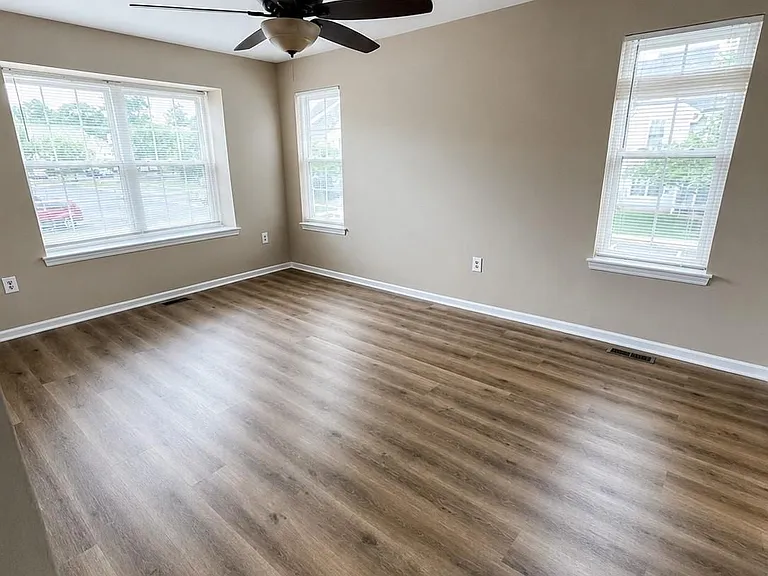 612 Mews Dr — Photo 8