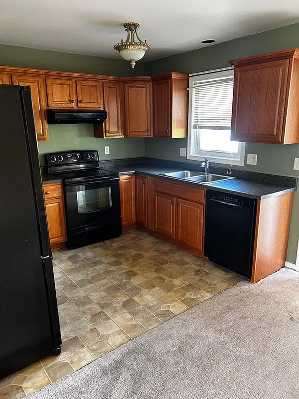 3 bed, 1.0 bath, 1025 sqft, $1,800 — Photo 3