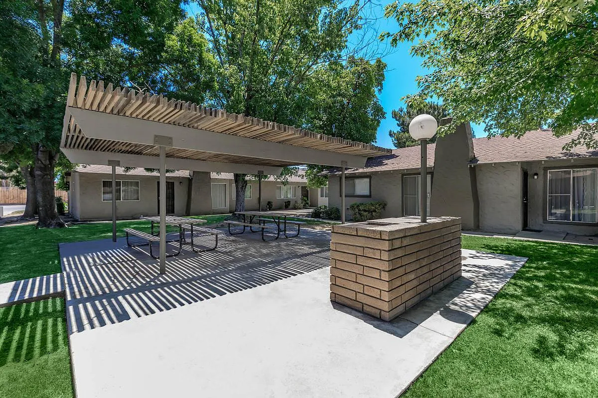 3080 Peach Ave — Photo 3