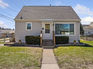 285 19th Ave SW, Cedar Rapids, IA 52404