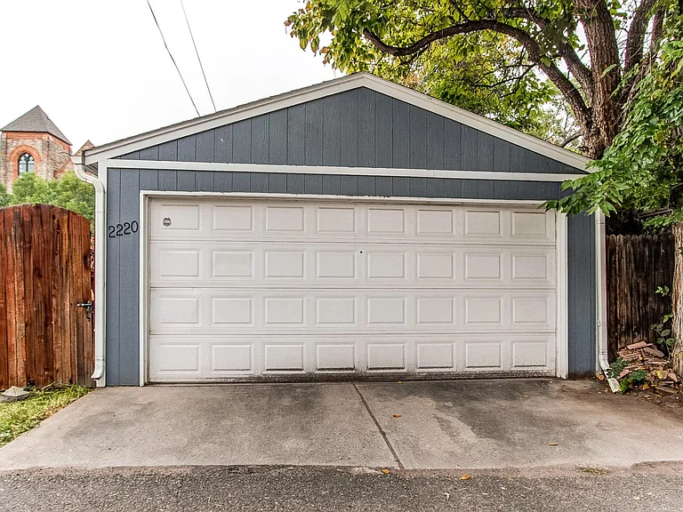 2220 N Ogden St — Photo 27