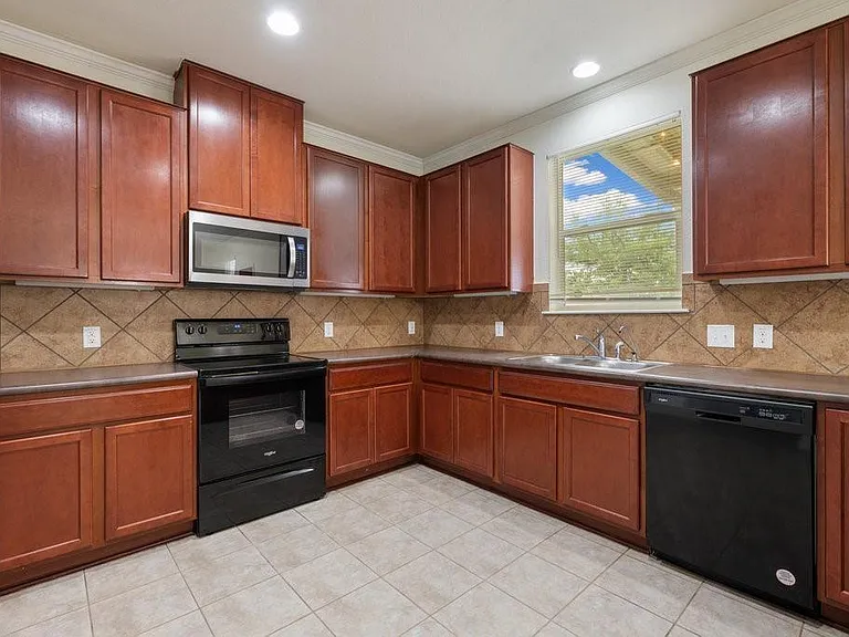 10909 Helms Deep Dr — Photo 9