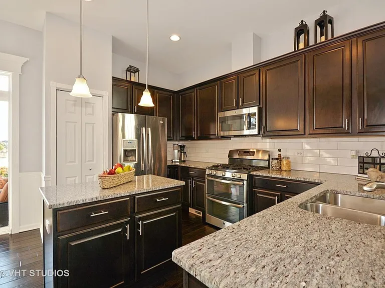 2946 Henley Ln — Photo 8