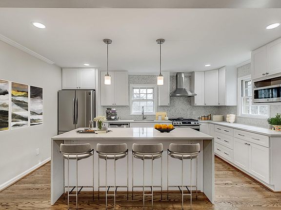 Fully remodeled/upgraded kitchen. All new appliances. Gas range.