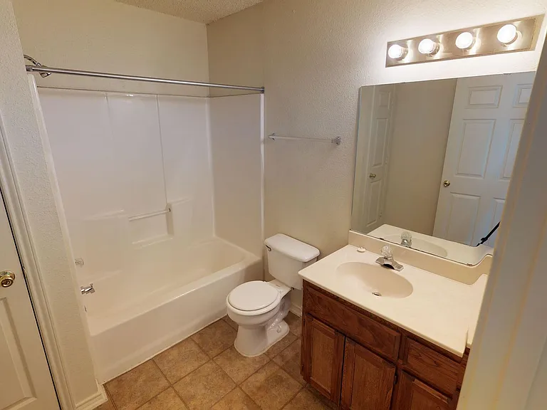 515 W Mulberry St — Photo 12