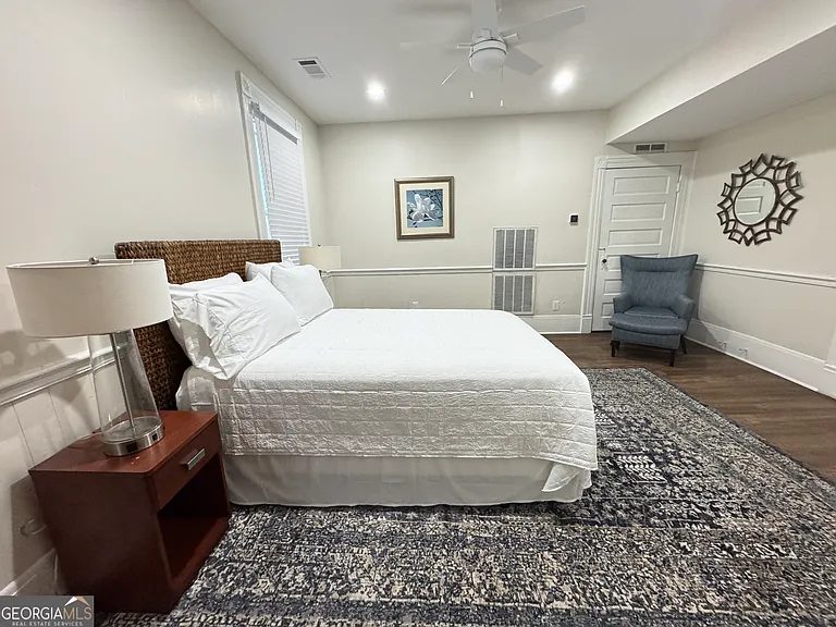 765 Walnut Loft #UPSTAIRS LOFT — Photo 13
