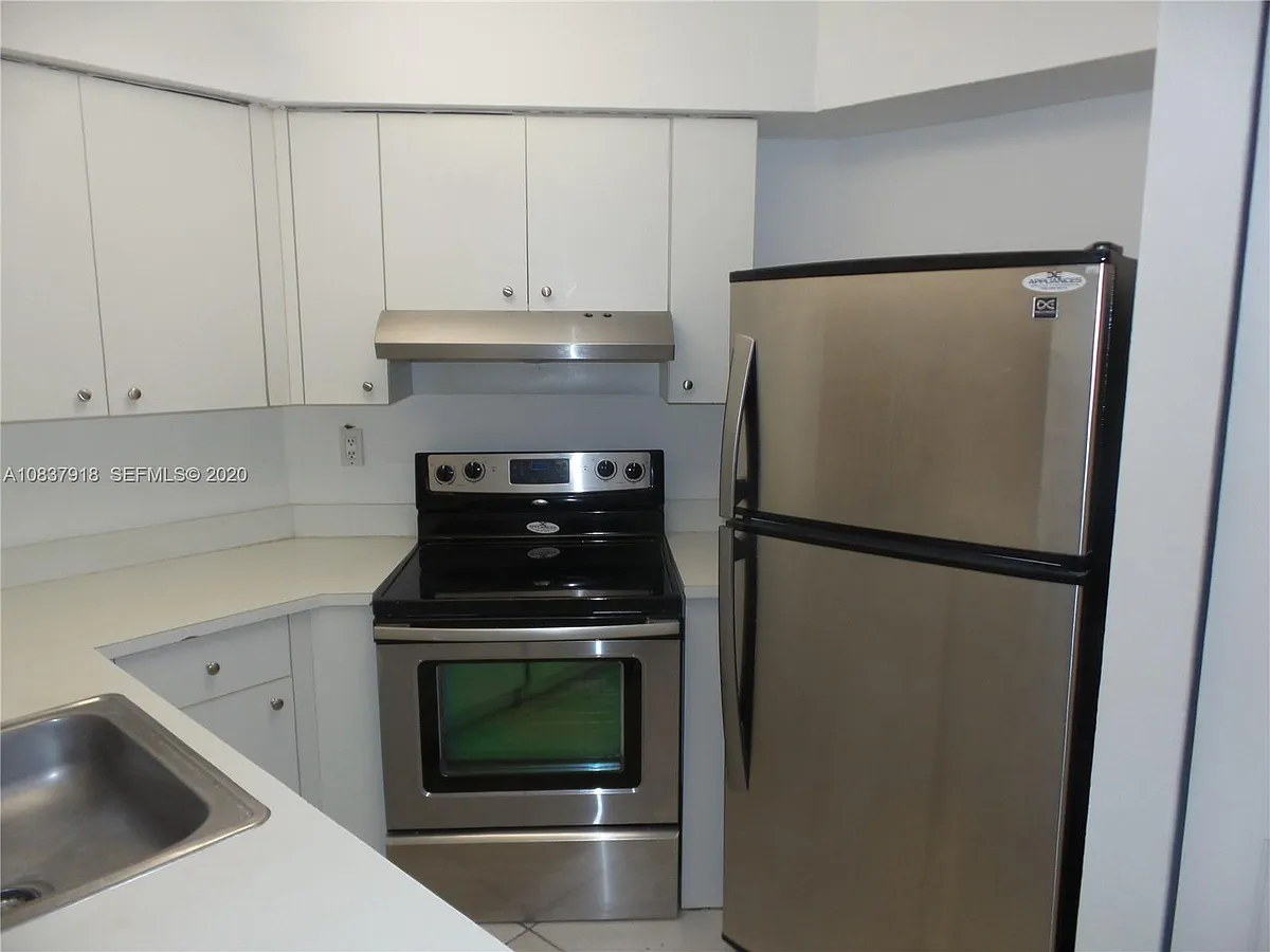 Building Photo - 8255 SW 152nd Ave #307