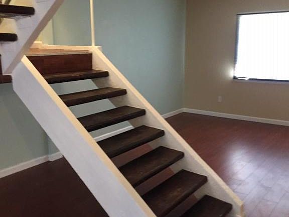 3rd image of 2932 E Clarendon Ave