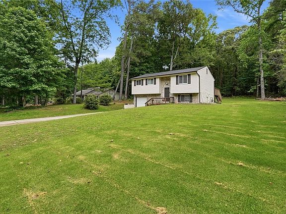 2nd image of 3775 Somerset Dr SW