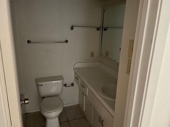 5th image of 8101 Exmoor Dr #B