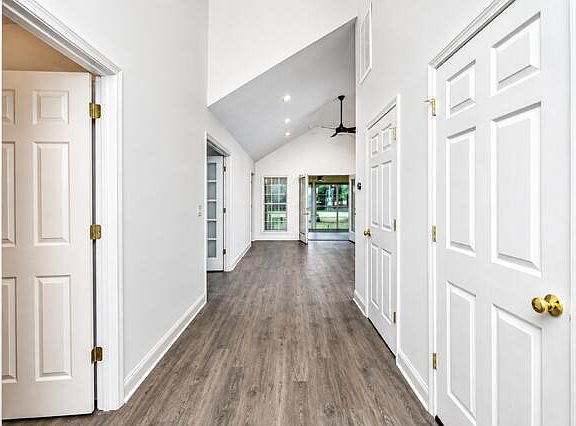 4th image of 819 Bentwood Cir