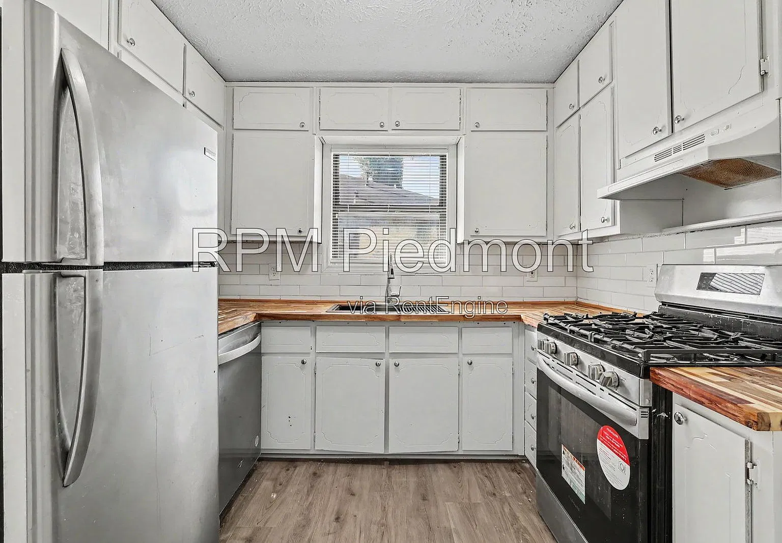 3 bed, 2.0 bath, 1364 sqft, $1,700 — Photo 3