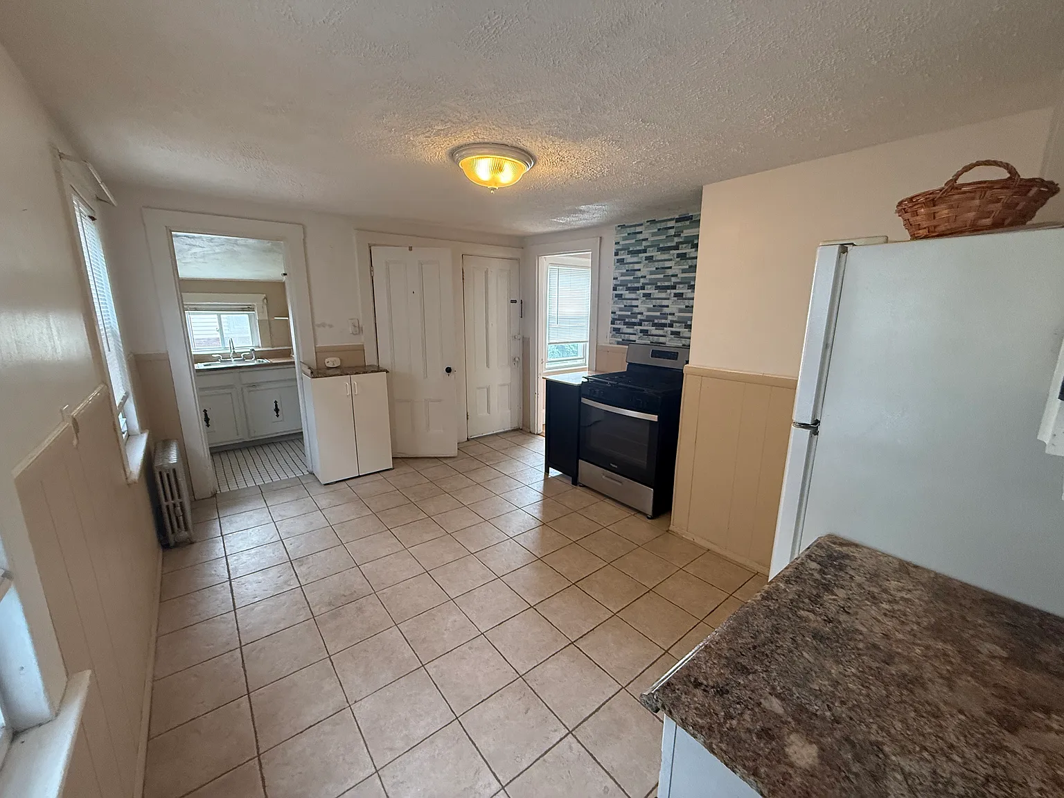2 bed, 1000 sqft, $2,400 — Photo 3