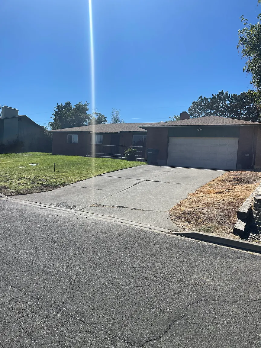 218 S 65th Ave photo 1