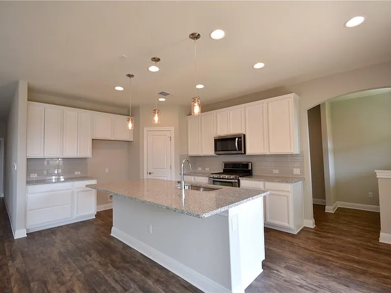 15911 Cessida St — Photo 8