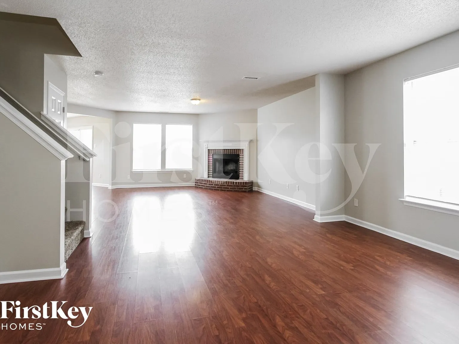 3 bed, 2.5 bath, 2364 sqft, $2,400 — Photo 2