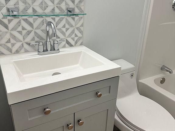 5th image of 257 Main St APT B