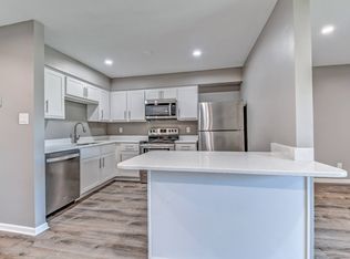 930 Cypress Point Dr #B-38, Crown Pt, IN 46307