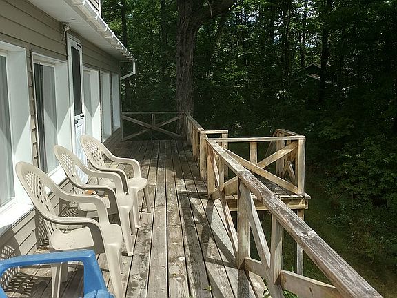 Deck facing lake