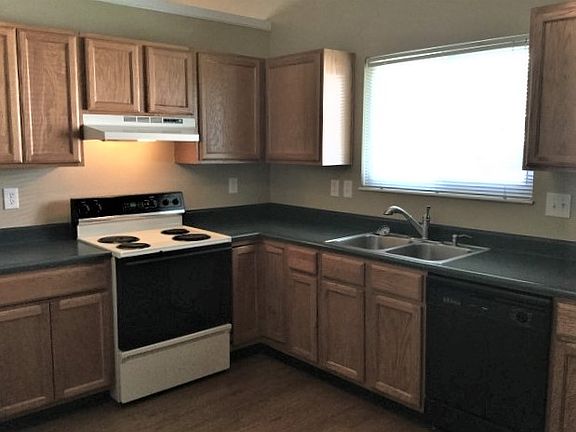 3rd image of 1629 Cantebury Ln