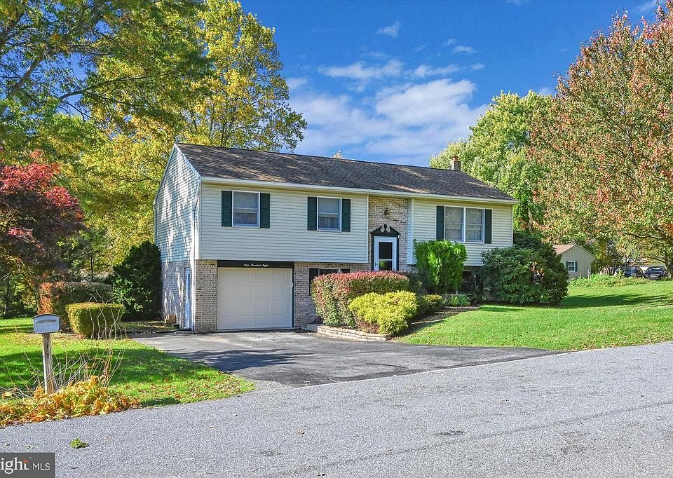 1st image of 108 Melony Ln