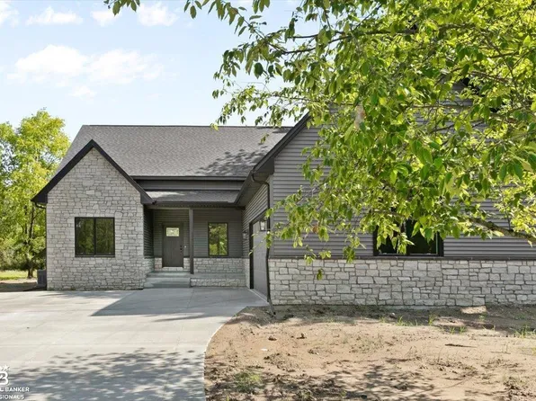 3838 Conifer Ct, Lakeport, MI 48059