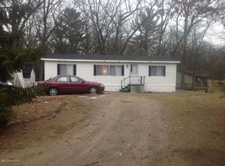 8512 S Pine Point Dr, Newaygo, MI 49337