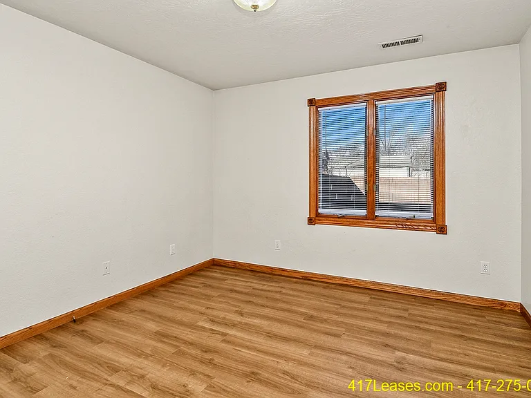 1261 E Lakewood St — Photo 32