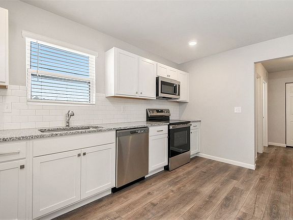 3rd image of 7285 Montego Bay St