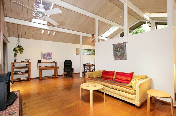 Living Room Towards Kitch