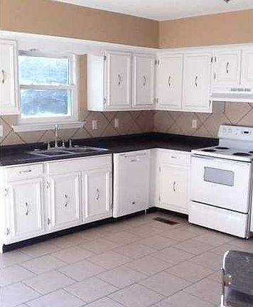3rd image of 918 Kenny Way Dr