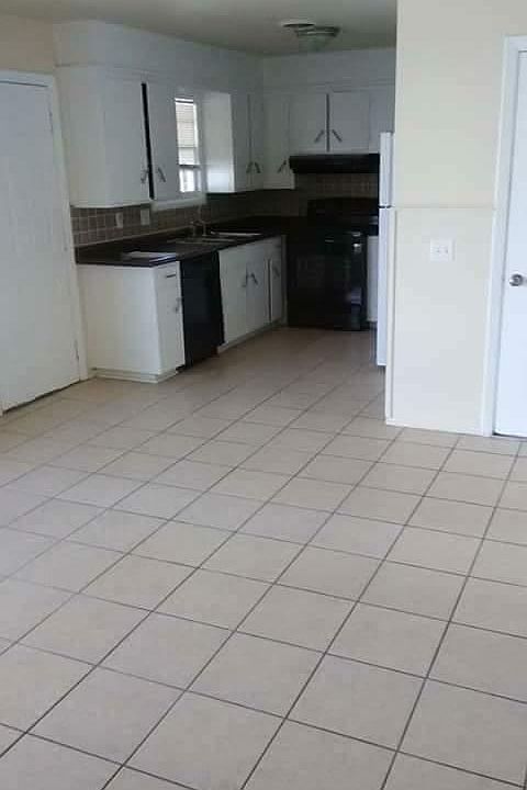 2nd image of 4202 Mesa Cir