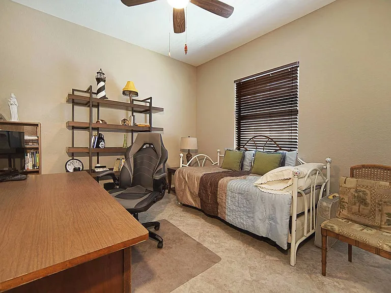 1502 SW 38th St — Photo 16