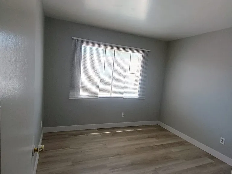 5010 N 41st Ave — Photo 5