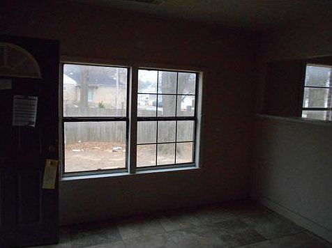 4th image of 3166 Crump Ave