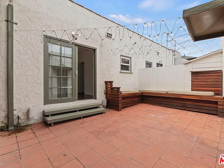 228 Rennie Ave — Photo 6