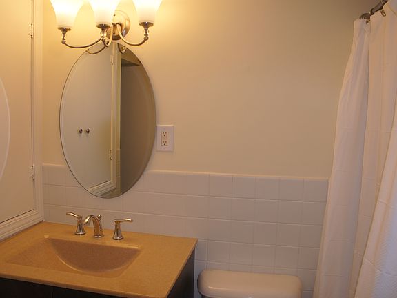5th image of 617 Western Ave