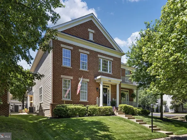1305 Hearthstone Dr, Fredericksburg, VA 22401
