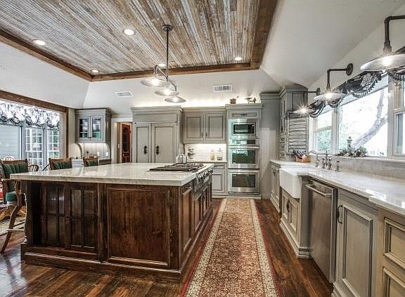 2nd image of 2710 Farmers Branch Ln
