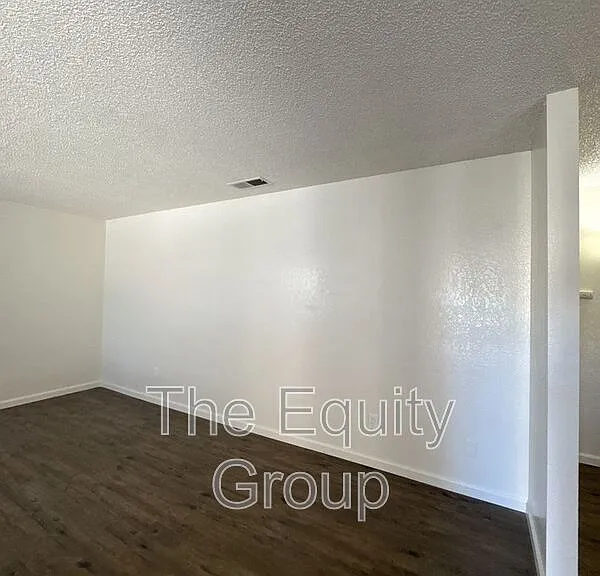 148 S Peppertree St — Photo 5